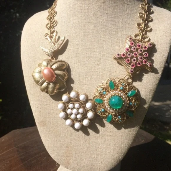 Stella & Dot | Retired Vintage Gold🌺🕊Birds of Paradise Statement Necklace - Picture 10 of 15